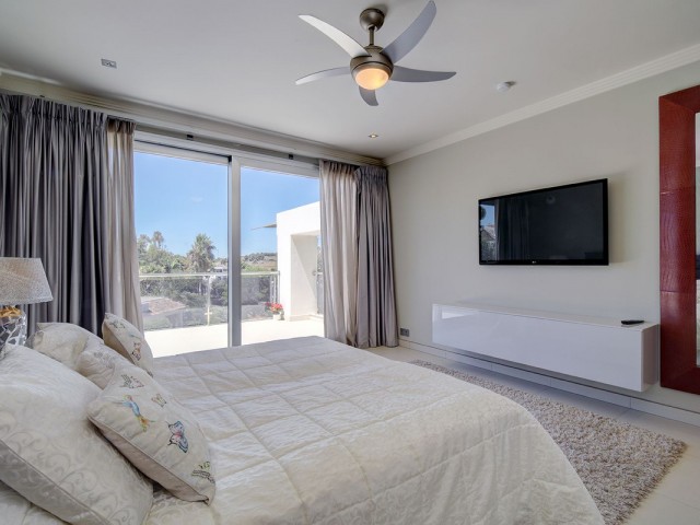 Villa con 5 Dormitorios  en Nueva Andalucía