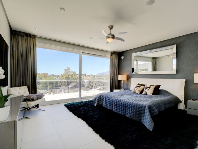 Villa con 5 Dormitorios  en Nueva Andalucía