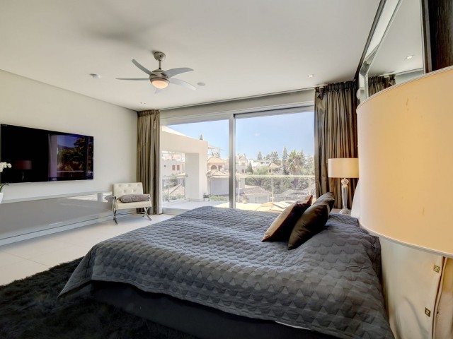 Villa con 5 Dormitorios  en Nueva Andalucía