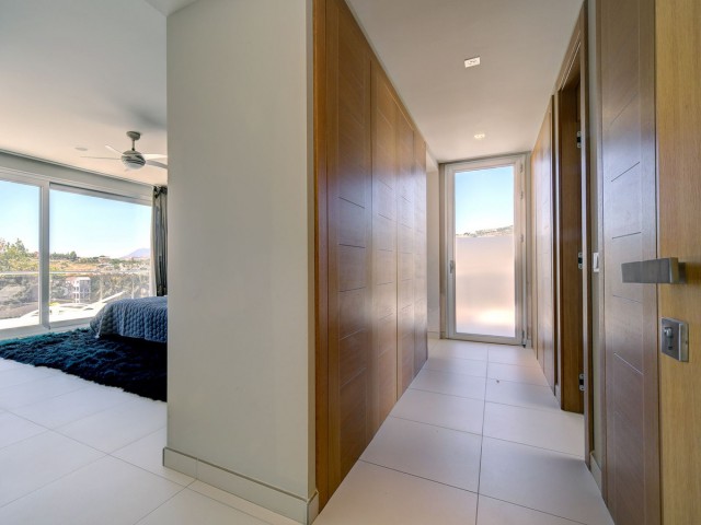 Villa con 5 Dormitorios  en Nueva Andalucía