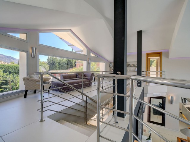 Villa con 5 Dormitorios  en Nueva Andalucía