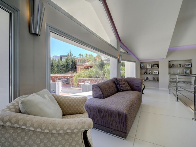 Villa con 5 Dormitorios  en Nueva Andalucía