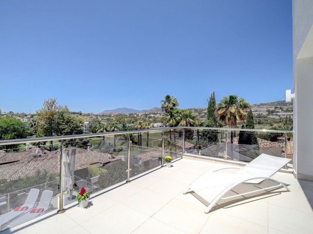 Villa con 5 Dormitorios  en Nueva Andalucía