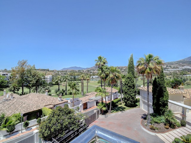 Villa con 5 Dormitorios  en Nueva Andalucía