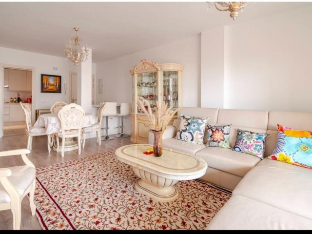 Apartamento con 3 Dormitorios  en Nueva Andalucía