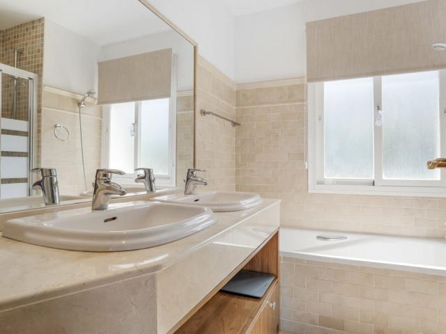 5 Slaapkamer Villa in Cerros del Aguila