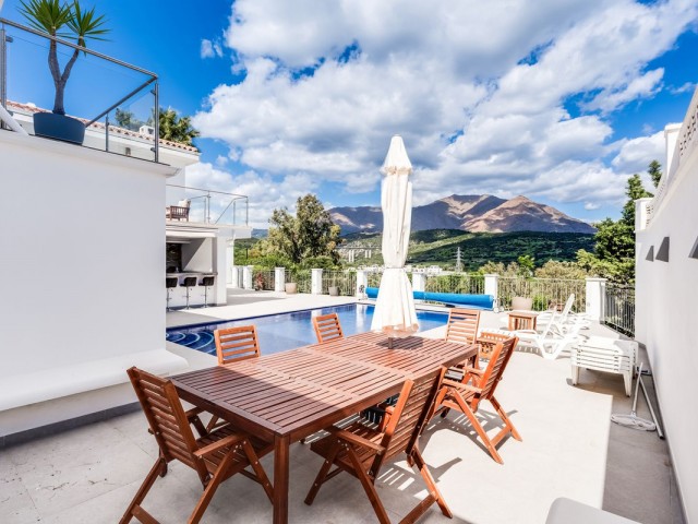 4 Bedrooms Villa in Estepona