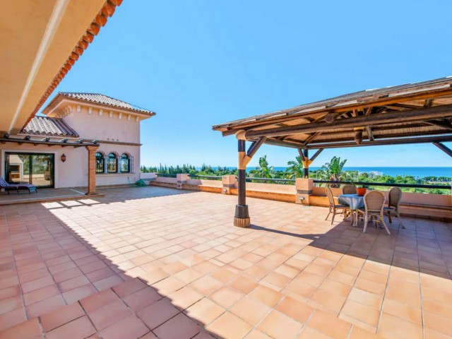 Villa con 6 Dormitorios  en Estepona