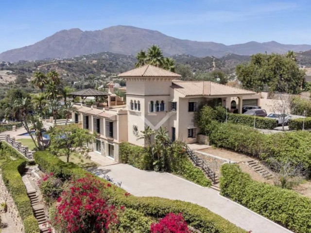 Villa con 6 Dormitorios  en Estepona