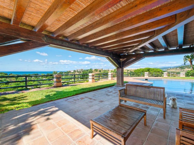 Villa con 6 Dormitorios  en Estepona