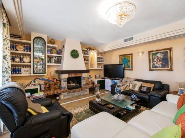Villa con 6 Dormitorios  en Estepona