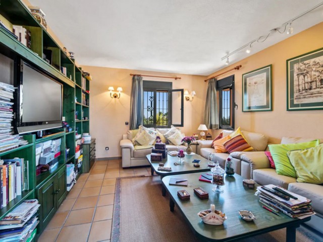 Villa con 6 Dormitorios  en Estepona