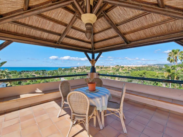 Villa con 6 Dormitorios  en Estepona