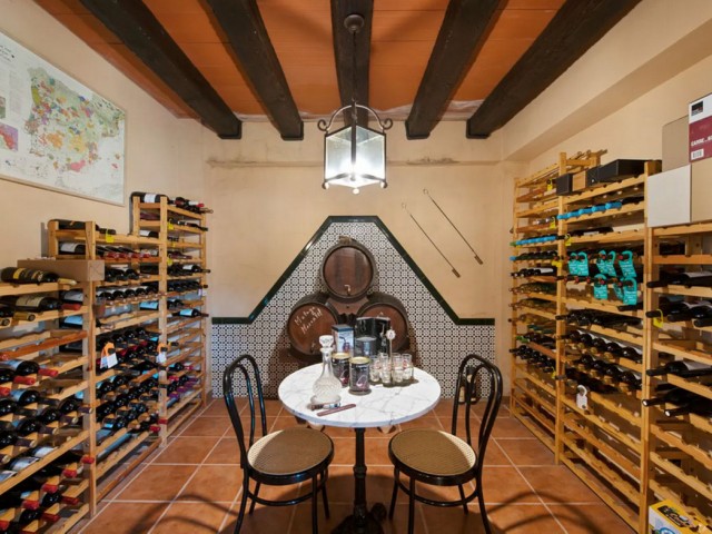 Villa con 6 Dormitorios  en Estepona