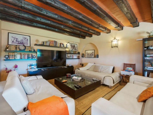 Villa con 6 Dormitorios  en Estepona