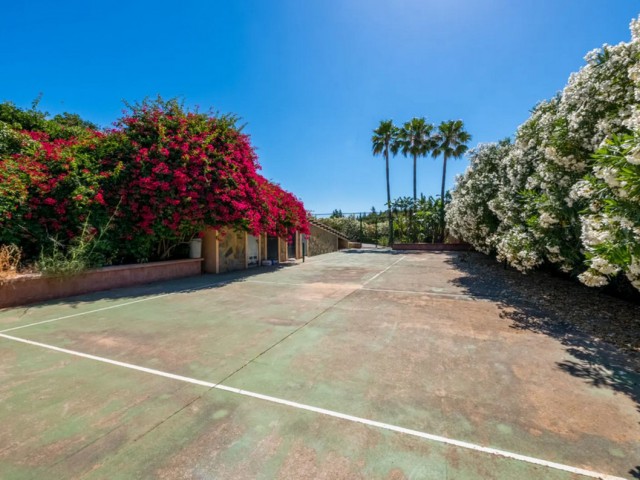 Villa con 6 Dormitorios  en Estepona