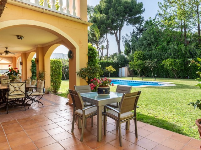 5 Slaapkamer Villa in Nueva Andalucía