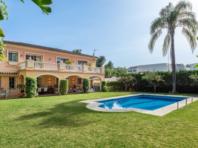 5 Slaapkamer Villa in Nueva Andalucía