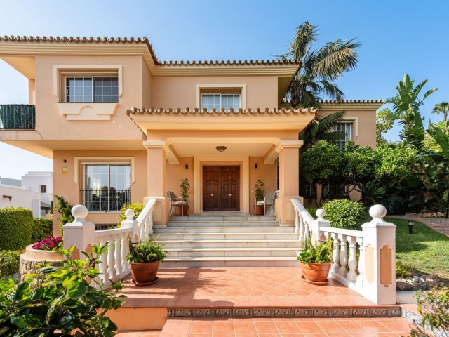 5 Slaapkamer Villa in Nueva Andalucía