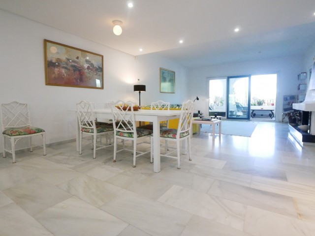 Apartamento con 3 Dormitorios  en Puerto de Cabopino