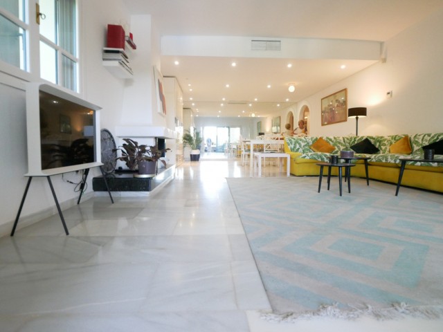 Apartamento con 3 Dormitorios  en Puerto de Cabopino