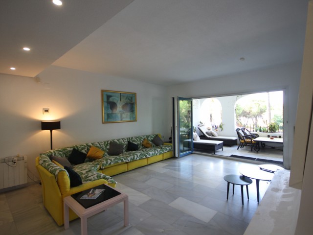 Apartamento con 3 Dormitorios  en Puerto de Cabopino