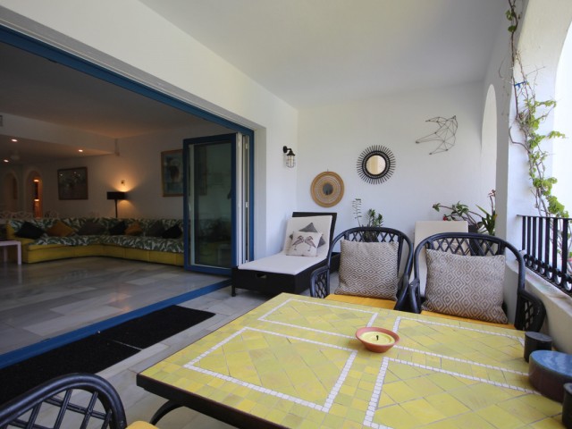 Apartamento con 3 Dormitorios  en Puerto de Cabopino