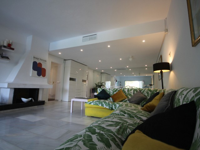 Apartamento con 3 Dormitorios  en Puerto de Cabopino