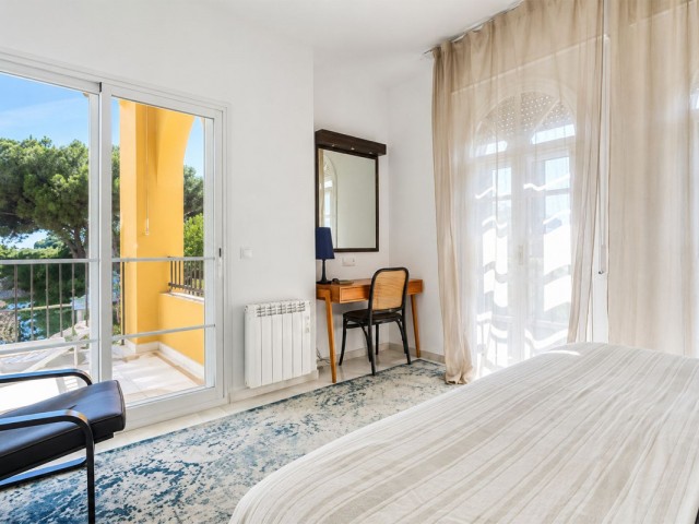 Appartement avec 3 Chambres  à Puerto de Cabopino