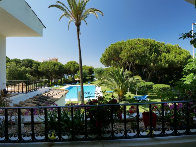 Appartement avec 3 Chambres  à Puerto de Cabopino