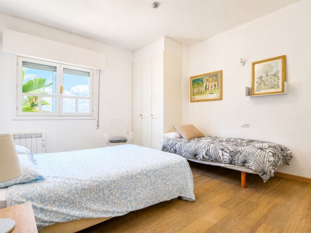 Appartement avec 3 Chambres  à Puerto de Cabopino
