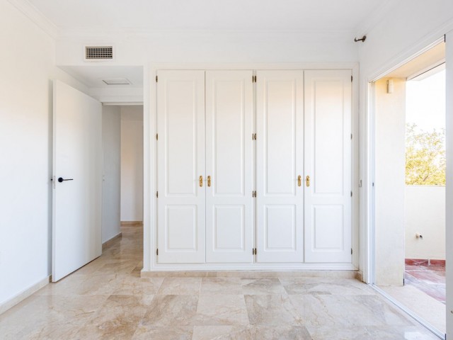 3 Bedrooms Apartment in Selwo