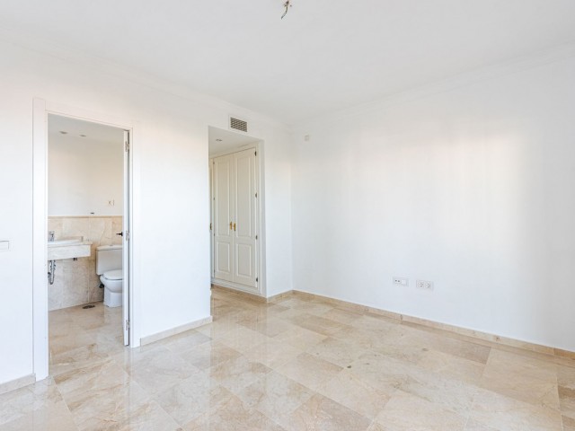 3 Bedrooms Apartment in Selwo
