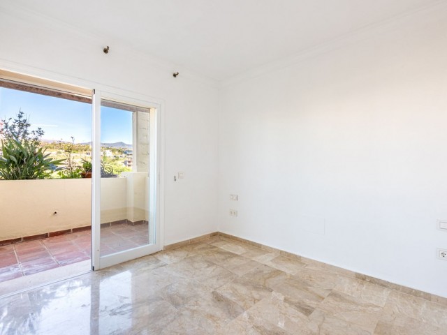 Apartamento con 3 Dormitorios  en Selwo