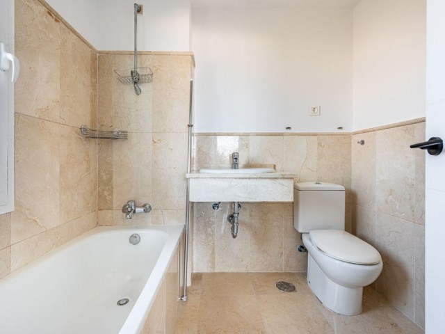 Apartamento con 3 Dormitorios  en Selwo