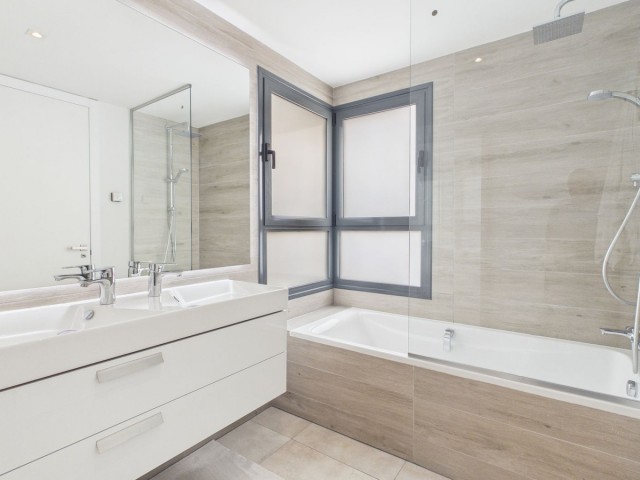 4 Slaapkamer Appartement in Estepona