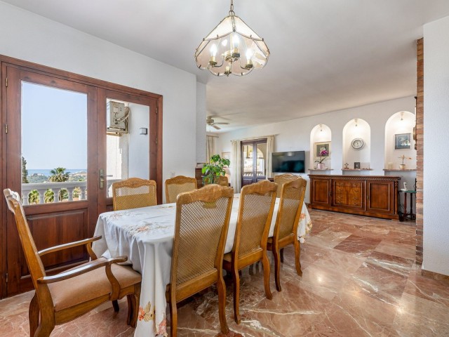 Villa avec 5 Chambres  à Benalmadena