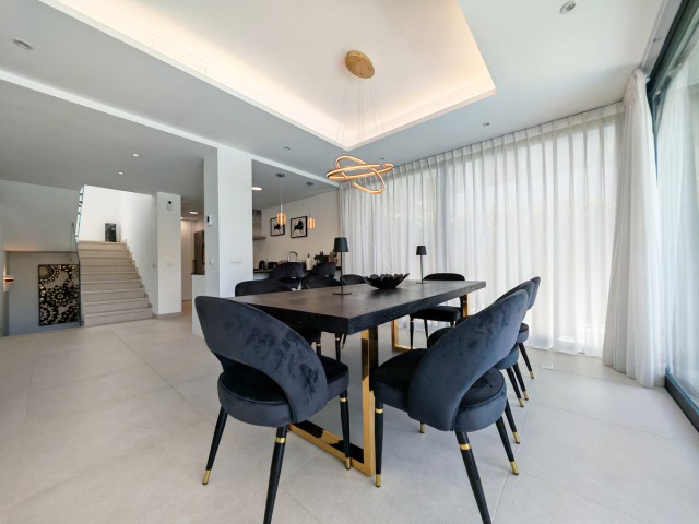 Villa avec 5 Chambres  à Estepona