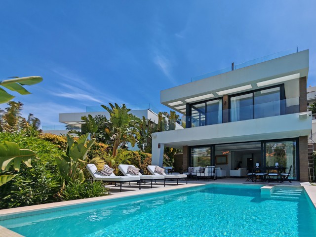 Villa avec 5 Chambres  à Estepona