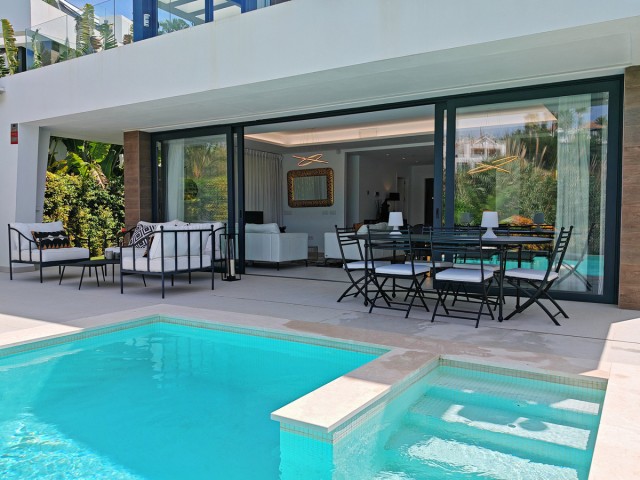 Villa avec 5 Chambres  à Estepona