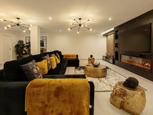 Villa avec 5 Chambres  à Estepona