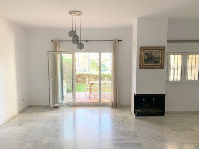 Rijtjeshuis, Guadalmina Baja, R5367493