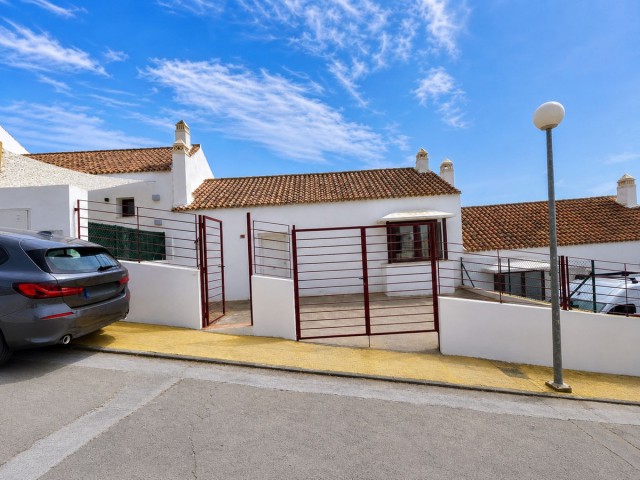 Adosado con 3 Dormitorios  en Casares Playa