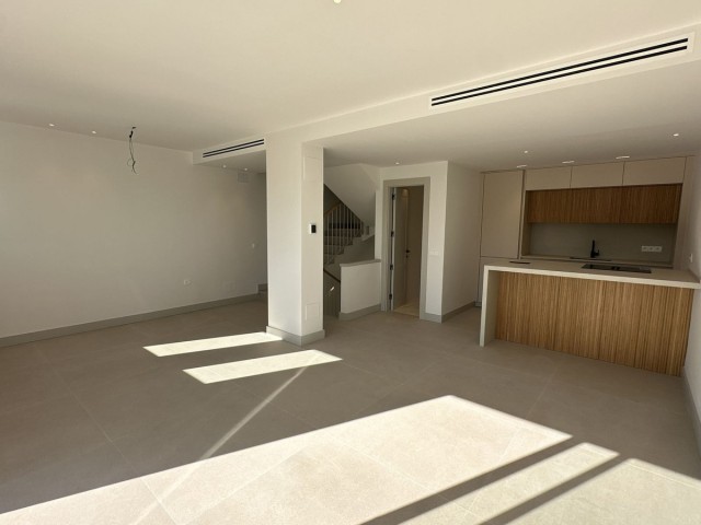 3 Bedrooms Townhouse in Torrequebrada