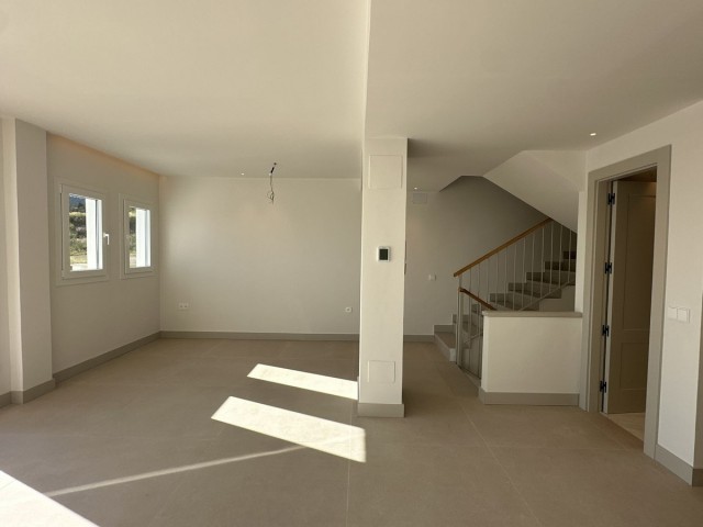 3 Bedrooms Townhouse in Torrequebrada