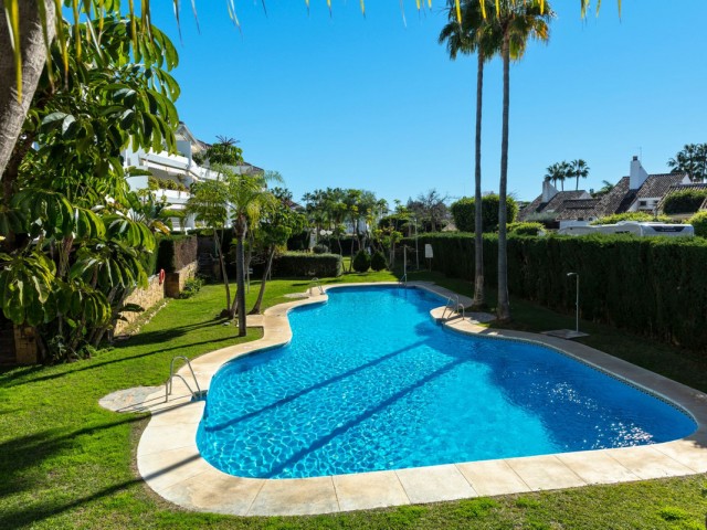 Apartment, Guadalmina Baja, R5374591