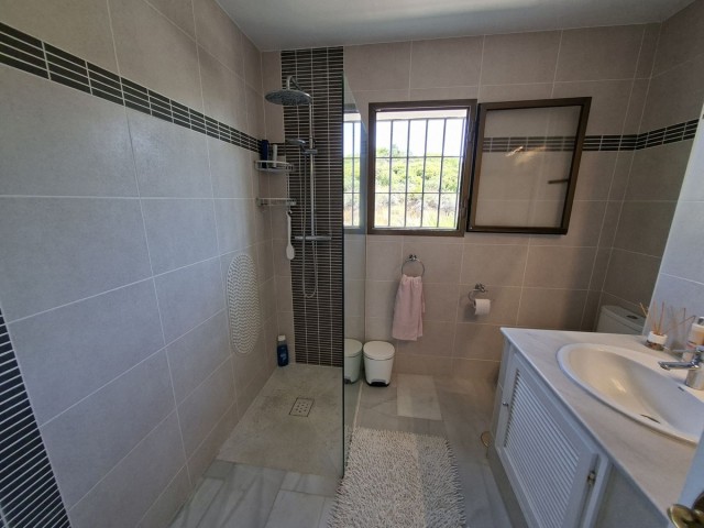 Maison mitoyenne avec 3 Chambres  à La Duquesa