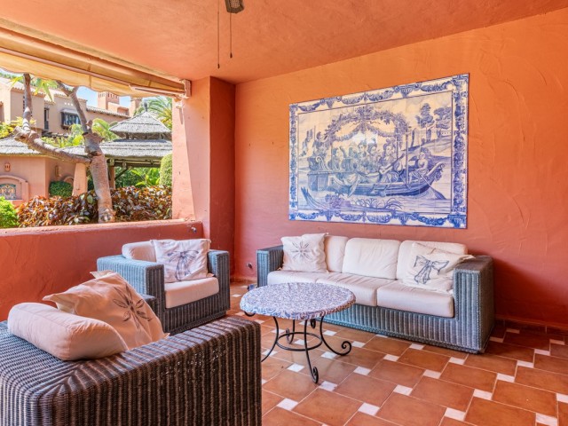 Apartamento con 2 Dormitorios  en Guadalmina Baja