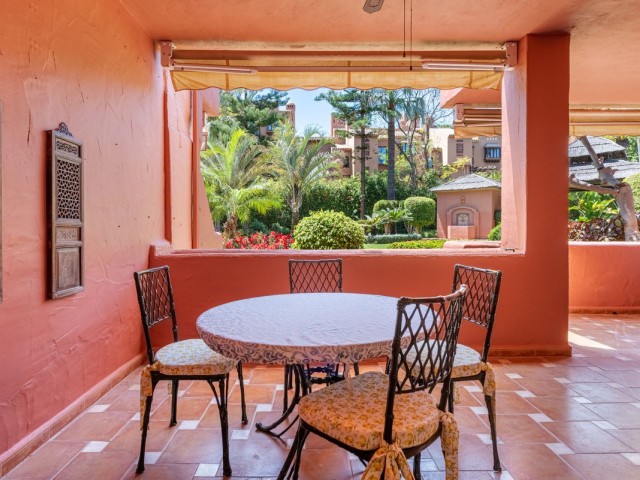 Apartamento con 2 Dormitorios  en Guadalmina Baja
