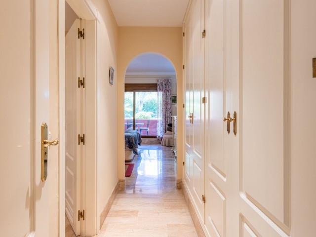 Apartamento con 2 Dormitorios  en Guadalmina Baja